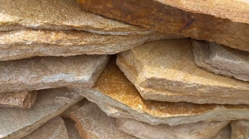 Плитняк златолит жёлтый золотистый для отмостки купить в Долгопрудном