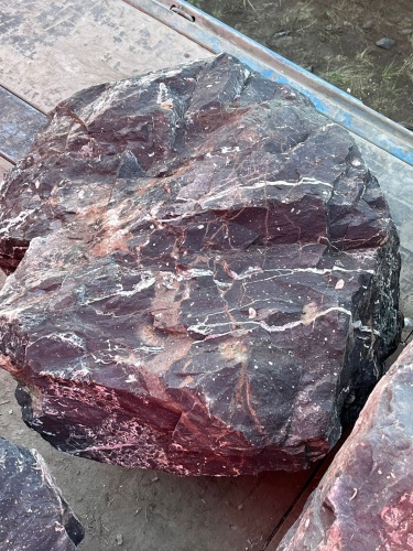 Камни для ландшафтного дизайна красно-фиолетовые 10-60 килограмм купить в Долгопрудном