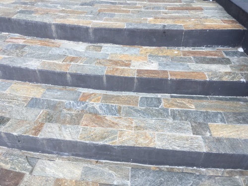 Плитка из Златолита Уральского для лестницы купить в Долгопрудном