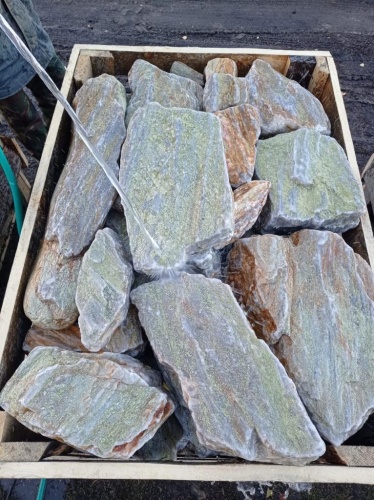Златолит жёлтый, жёлто-зелёный глыбки и валуны для ланшафтного дизайна купить в Долгопрудном