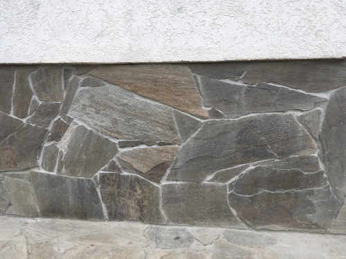 Плитняк златолит Уральский для цоколя, отмостки купить в Долгопрудном