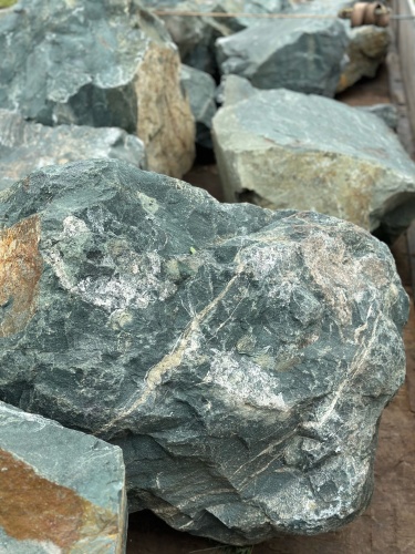 Камни для ландшафтного дизайна зелёные 10-60 килограмм купить в Долгопрудном