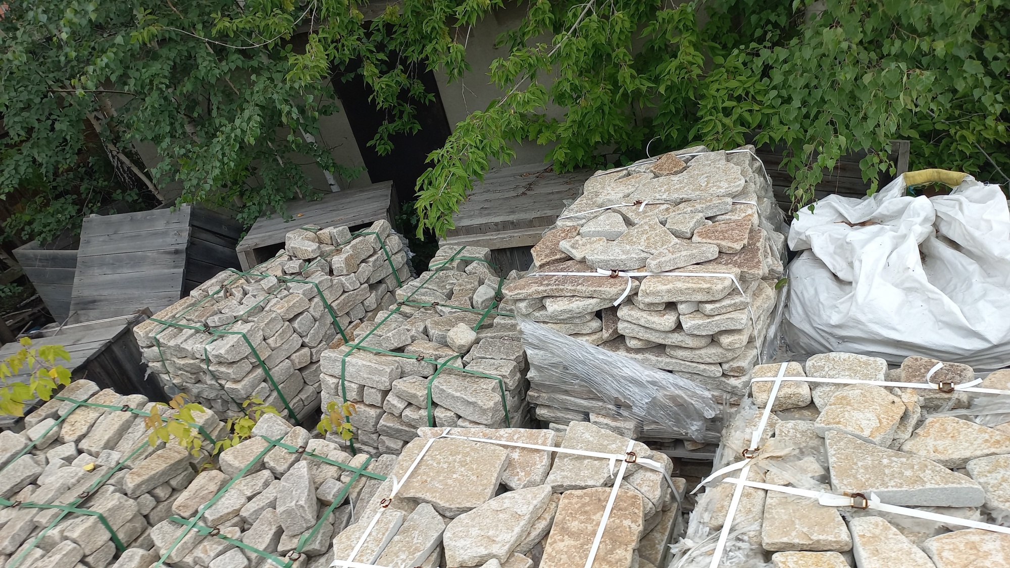 Плитняк гранитный галтованный купить в Долгопрудном