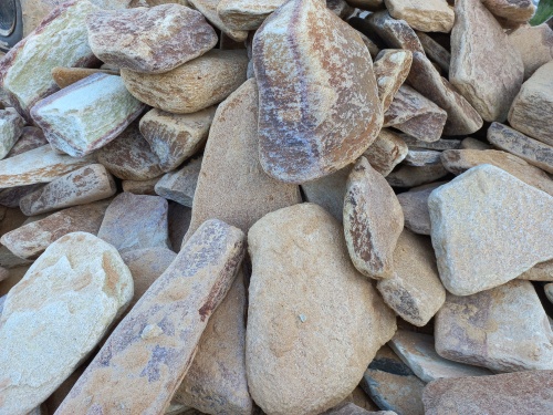 Златолит жёлтый, жёлто-зелёный глыбки и валуны для ланшафтного дизайна купить в Долгопрудном