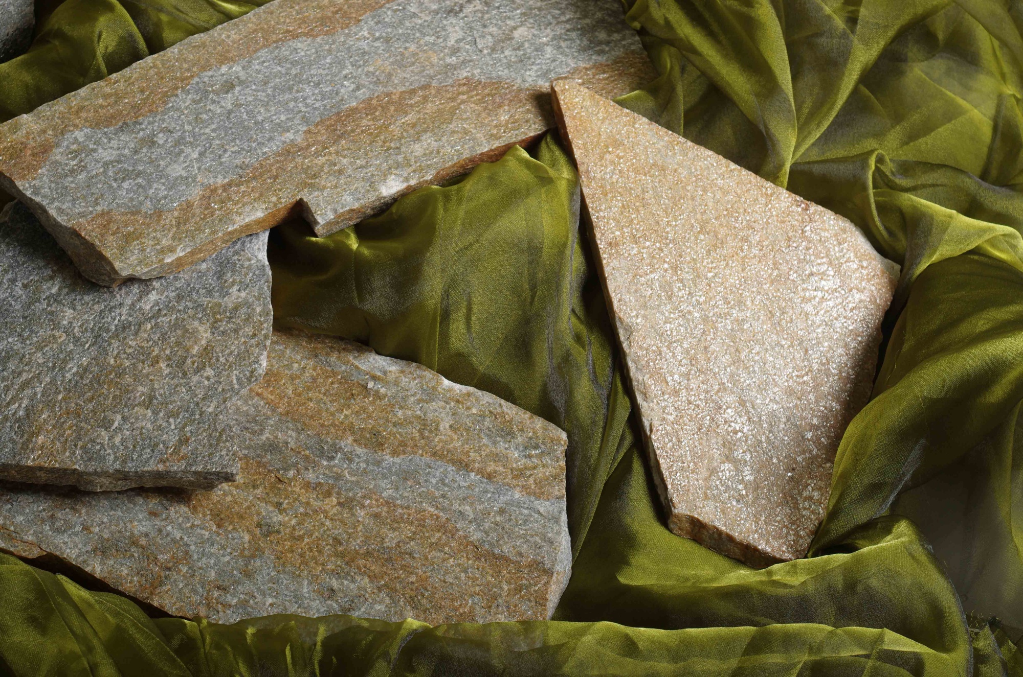 Плитняк златолит Уральский  для фасада купить в Долгопрудном