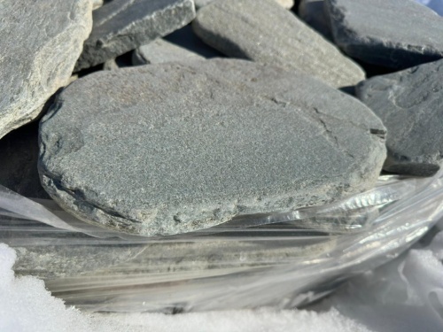 Плитняк златолит зелёный галтованный для мощения на бетон купить в Долгопрудном